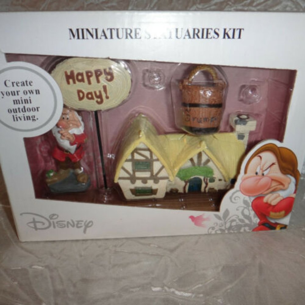 Grumpy -Snow White - (Disney) Miniature Garden Set
